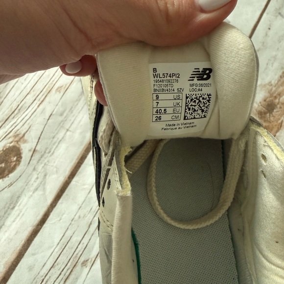 New Balance 574 Gold Sneakers - Picture 6 of 9